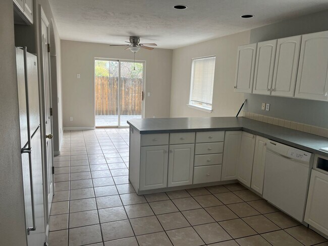 Foto del edificio - 3 BR/2.5 BA Townhouse