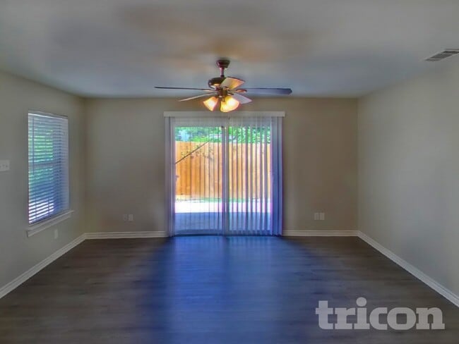 Foto del edificio - 185 Trout St