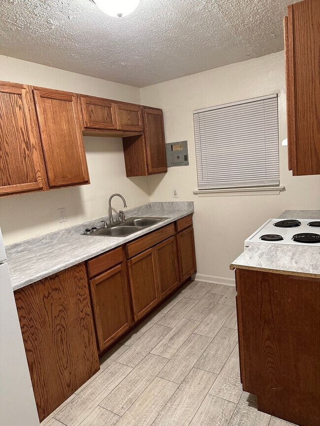 Foto del edificio - Spacious 2bedroom Townhome (500.00 off first full months rent ) Apply by 4/20/2026