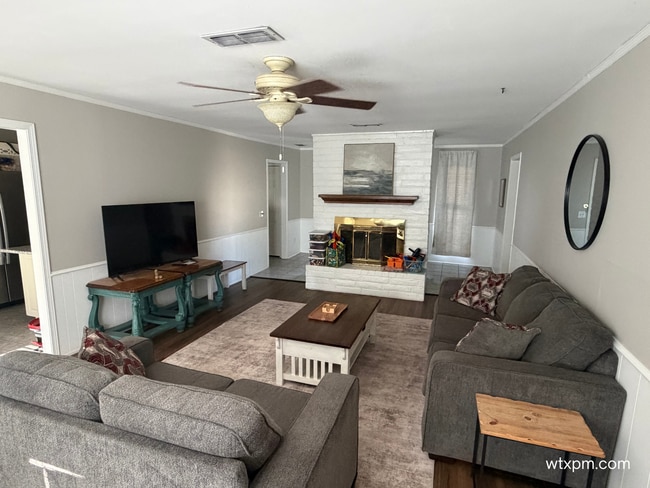 Foto del edificio - 4455 Summit Cir