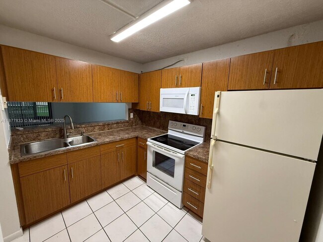 Foto del edificio - 3396 Foxcroft Rd