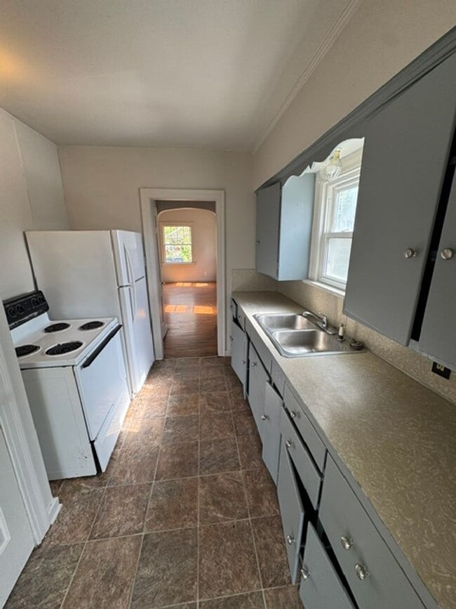 Building Photo - 3312 Felician St