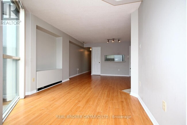 Building Photo - 705 King St W