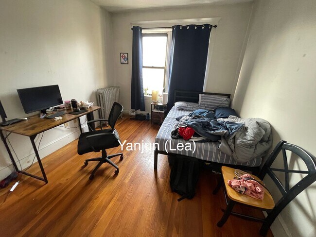 Foto del edificio - SEPT Huge 5bed w/2 bath. Students OK! B/C/...