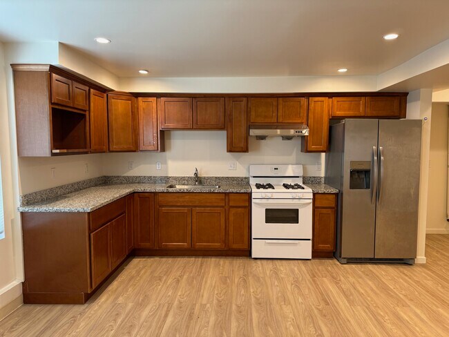 Building Photo - 1551 Santa Clara Ave