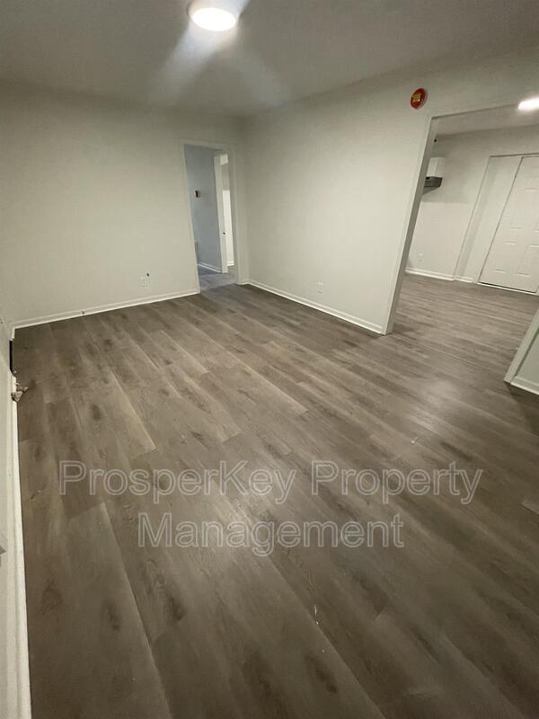 Building Photo - 418 E Northwoods Dr