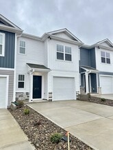 Building Photo - 810 Embark Cir