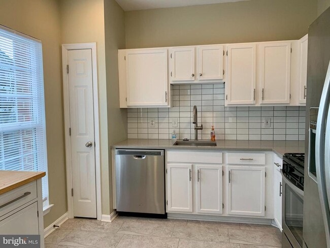 Building Photo - 4138 Fountainside Ln