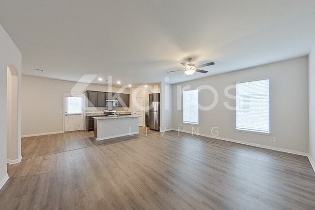 Building Photo - 805 St James Pl