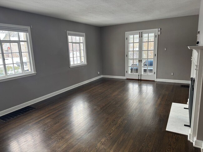 Building Photo - 3 Bedroom 1.5 Bath Single Family Home - Upper Arlington Schools