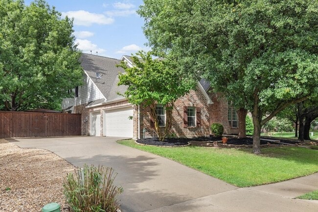 Photo - 821 High Willow Dr House