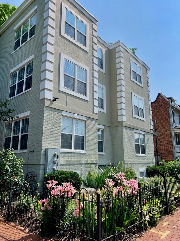 Primary Photo - 701 10th St NE