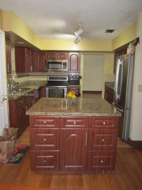 Foto del edificio - 2660 Huron Way