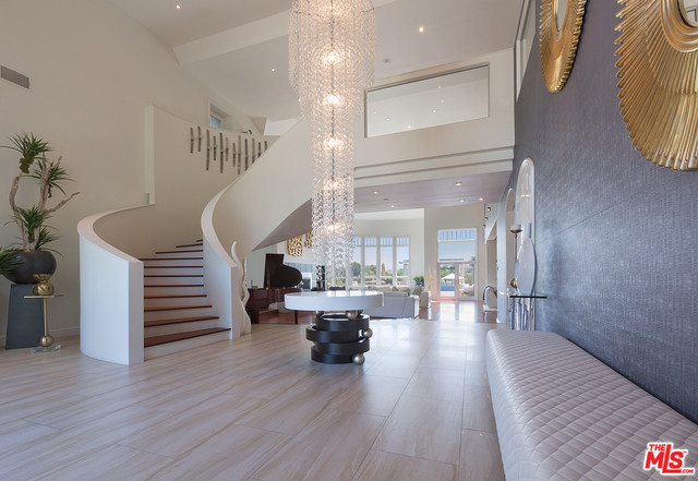 Building Photo - 4630 ENCINO Ave