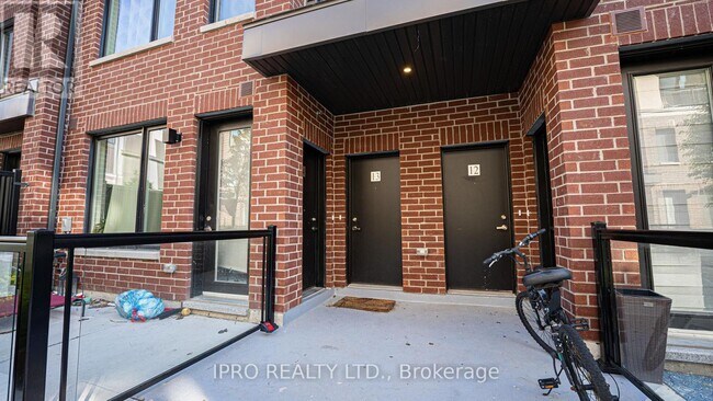 Photo du bâtiment - 3415 Ridgeway Dr