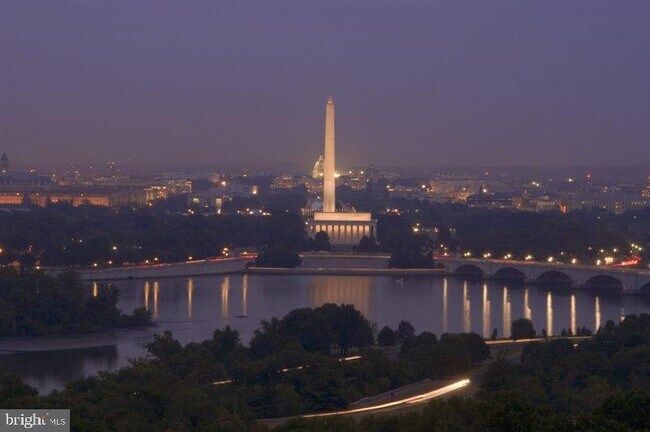 Foto del edificio - 1200 N Nash St