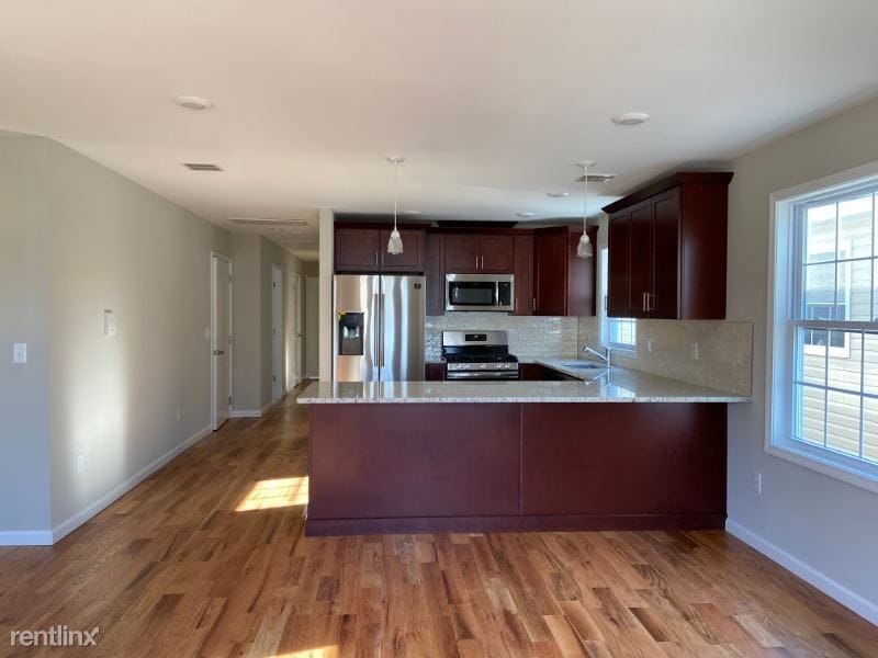 Primary Photo - 206 S 6th St