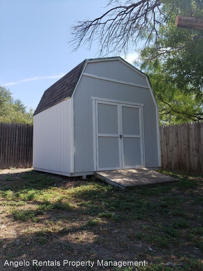 Building Photo - 3 br, 1 bath House - 3342 Erin St