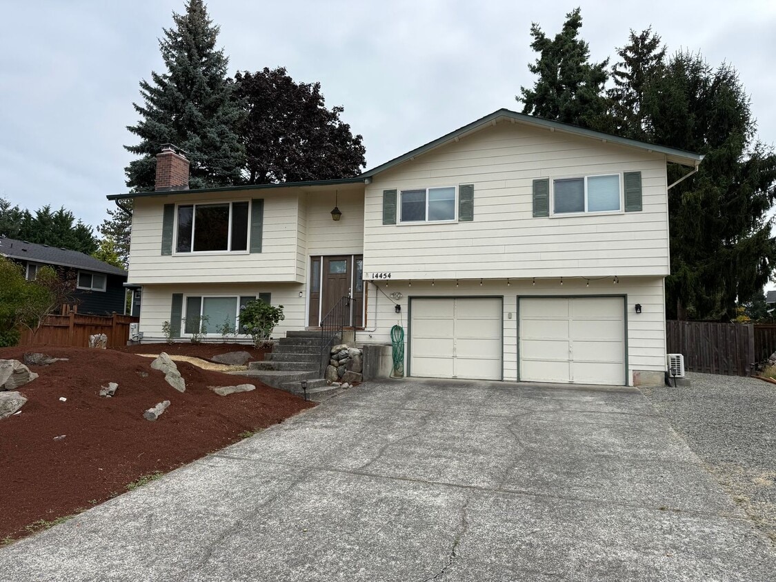 Primary Photo - Tastefully Updated Kingsgate home!