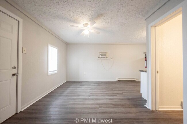 Building Photo - Cozy 1-Bedroom Gem in Greenfield – Perfectly Sized for Comfort at 400 Sq Ft!