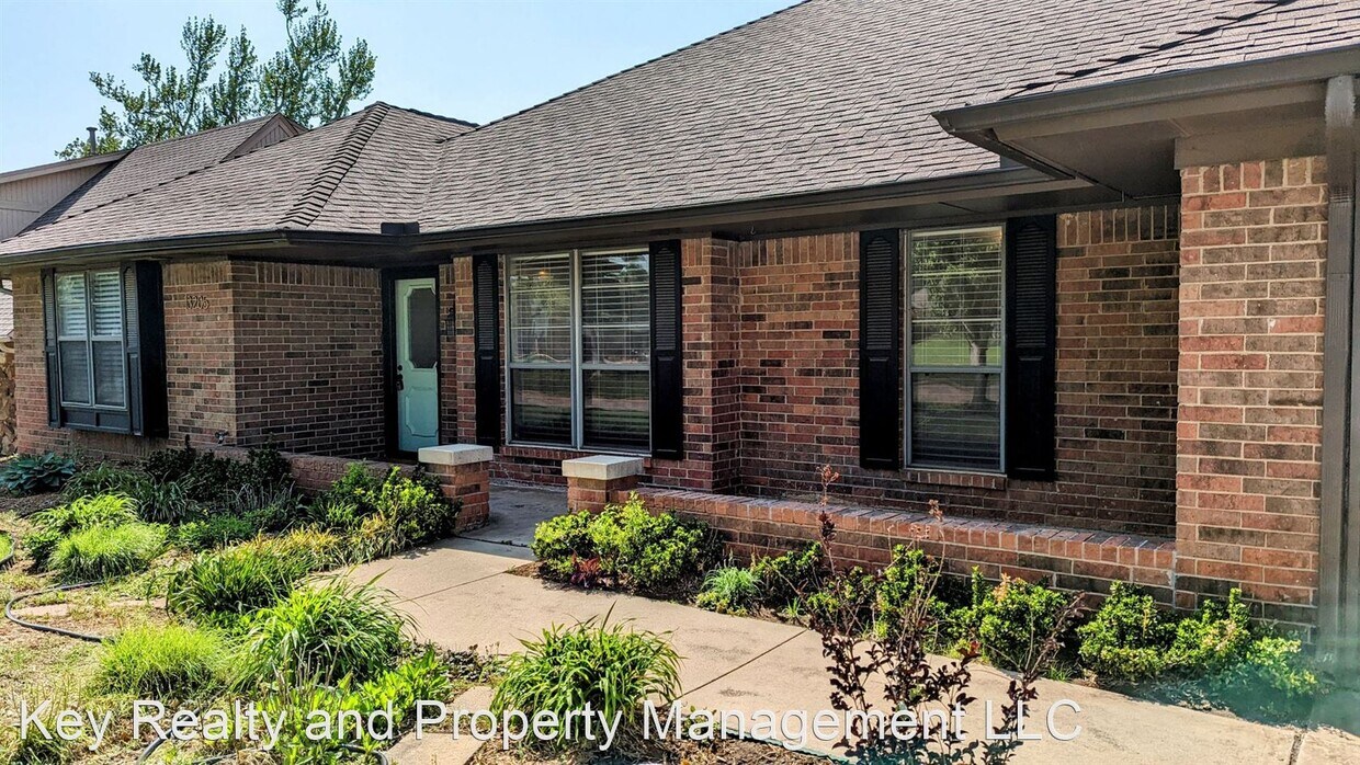 Primary Photo - 4 br, 3 bath House - 13205 Green Valley Dr