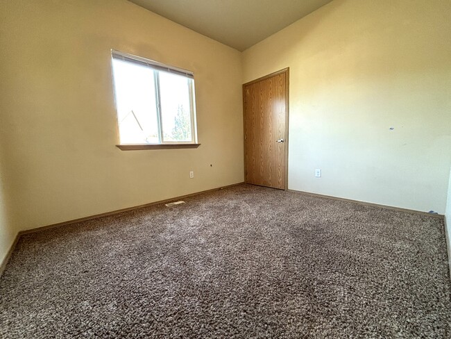 Building Photo - 929 N Bonsai Ln