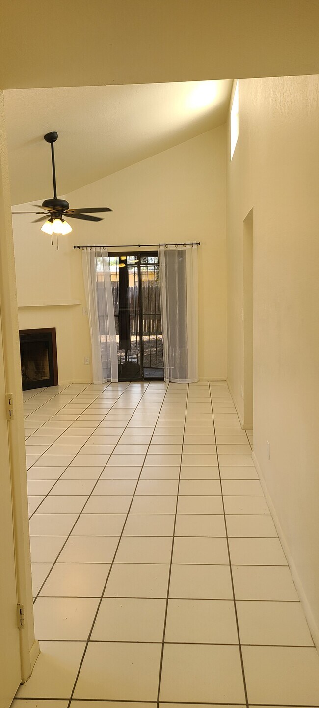 Foto del edificio - 5604 E 26th St