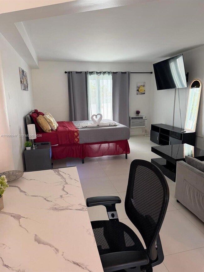 Foto del edificio - 7904 West Dr