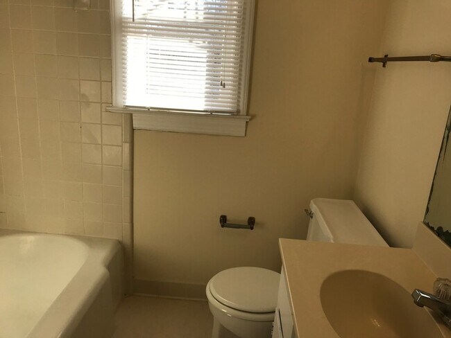 Foto del edificio - 713 Wade Ave