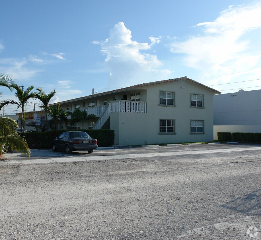 Primary Photo - 213 SW 20th St