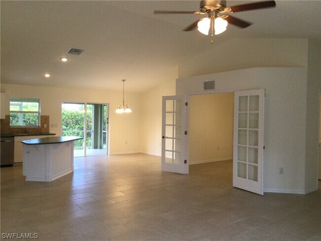 Foto del edificio - 17572 Phlox Dr