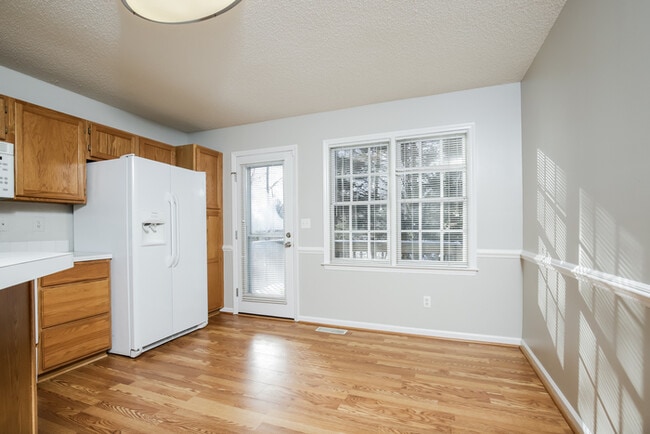 Building Photo - 936 Heatherstone Dr