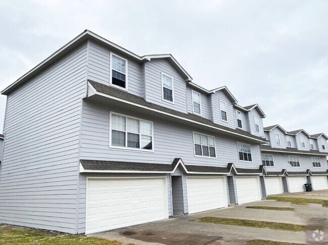 Building Photo - 6710 S Utica Pl