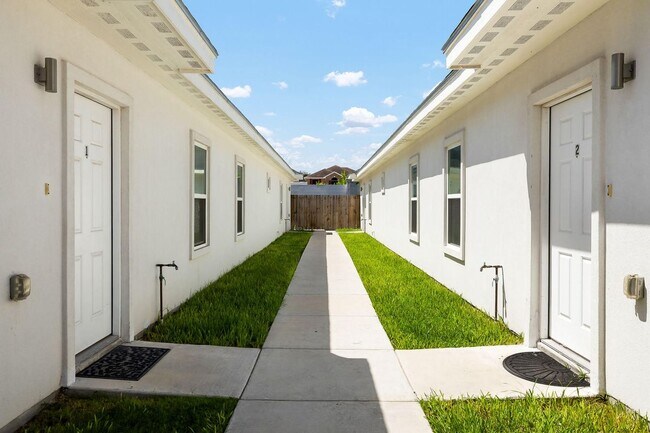 Foto del edificio - 4709 Magnolia Ave