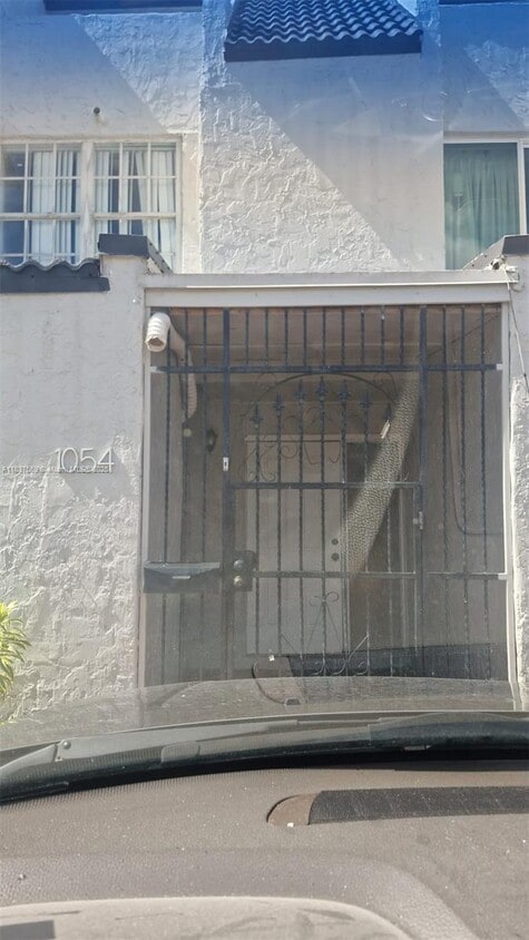 Primary Photo - 1054 W 44th Terrace