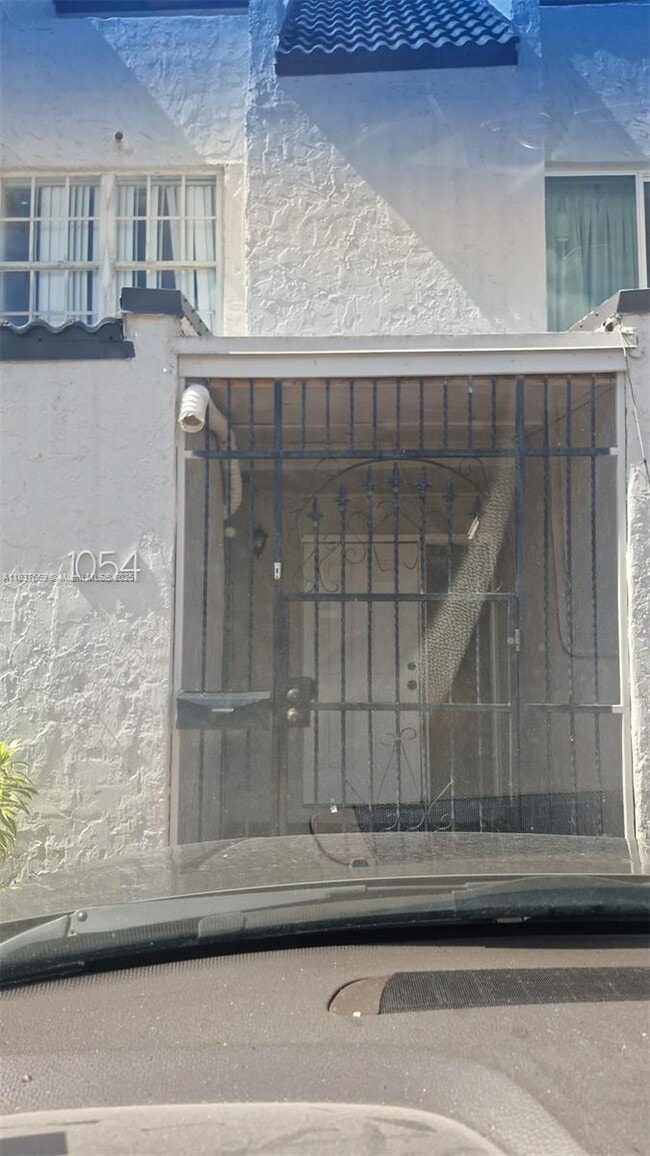Building Photo - 1054 W 44th Terrace