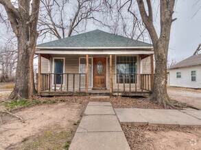 Building Photo - 118 S Miles Ave