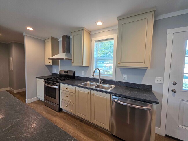 Foto del edificio - 4512 Spruce Ct