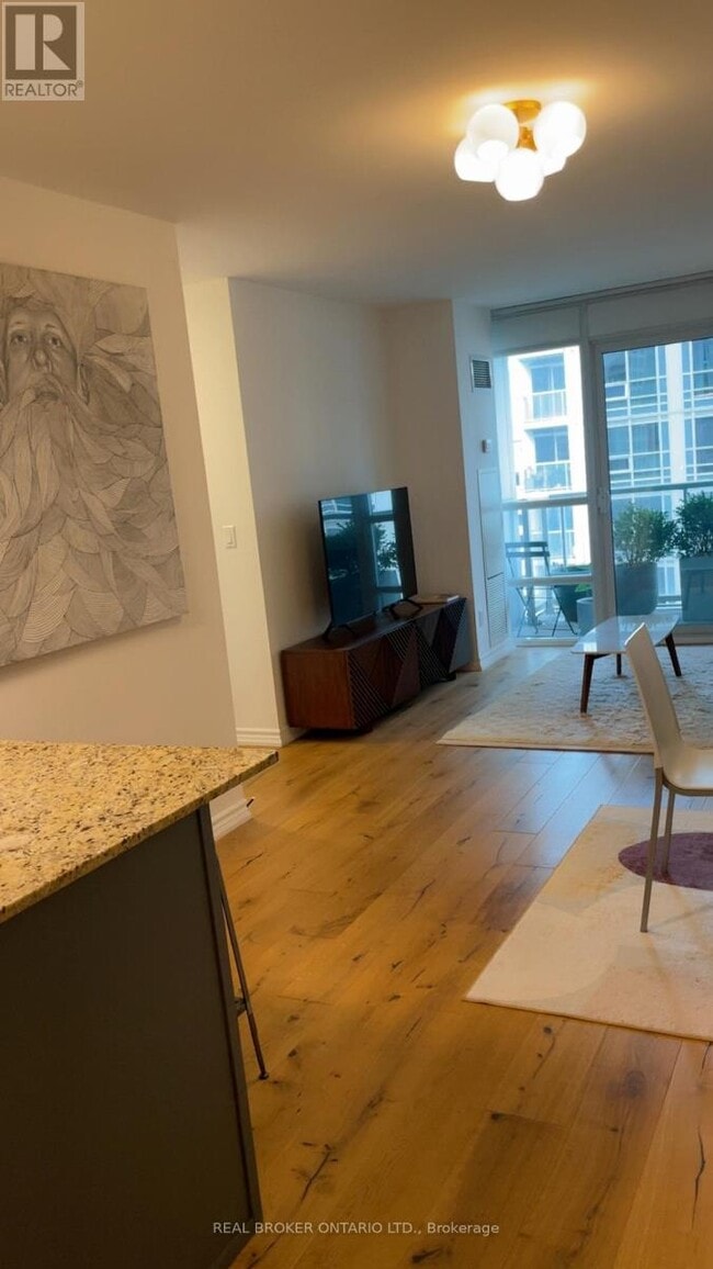 Building Photo - 761 Bay St.