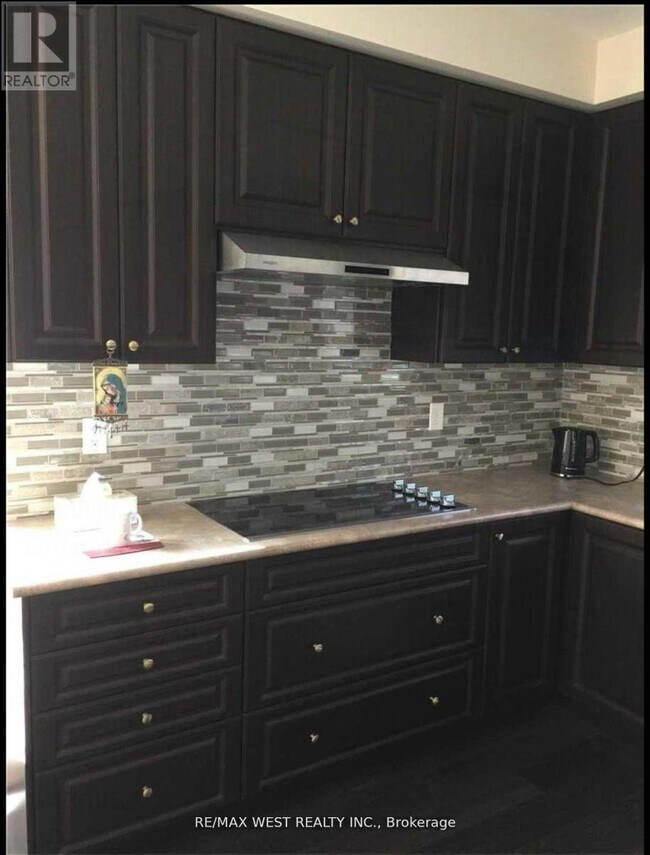 Photo du bâtiment - 3052 Max Khan Blvd