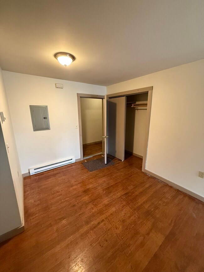 Foto del edificio - 279 N Main St