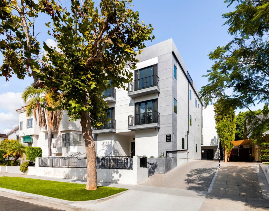 Foto principal - 4815 Elmwood Ave