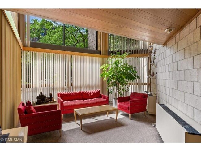 Building Photo - 1225 Lasalle Ave