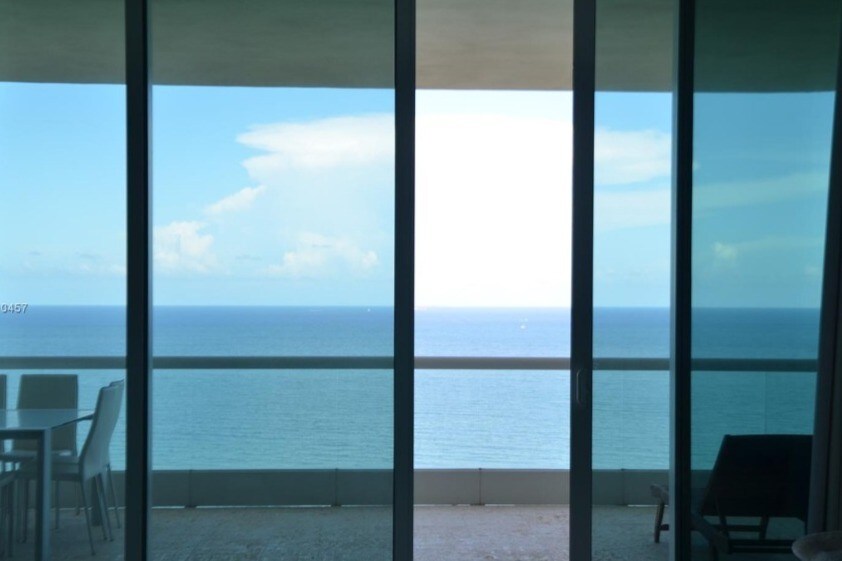 Primary Photo - 16051 Collins Ave