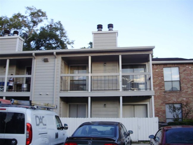 Building Photo - 17331 Red Oak Dr