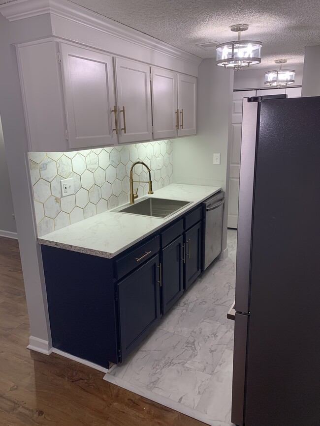 Foto del edificio - 249 E Highline Cir