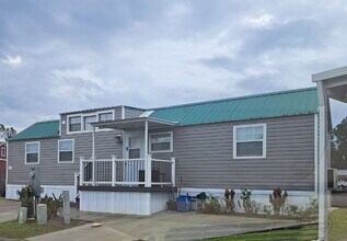 Building Photo - 6184 Parkway E