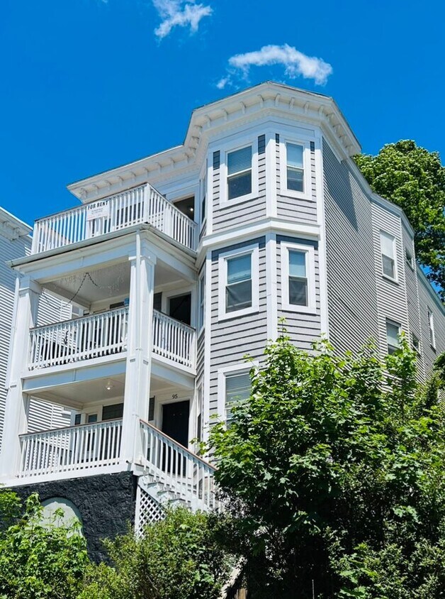 Foto principal - NEWLY RENOVATED PENTHOUSE UNIT