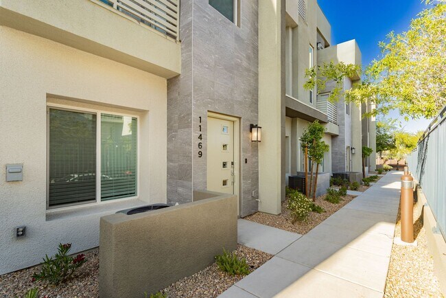 Foto del edificio - Summerlin Townhome 4 bedroom and 5 baths. ...
