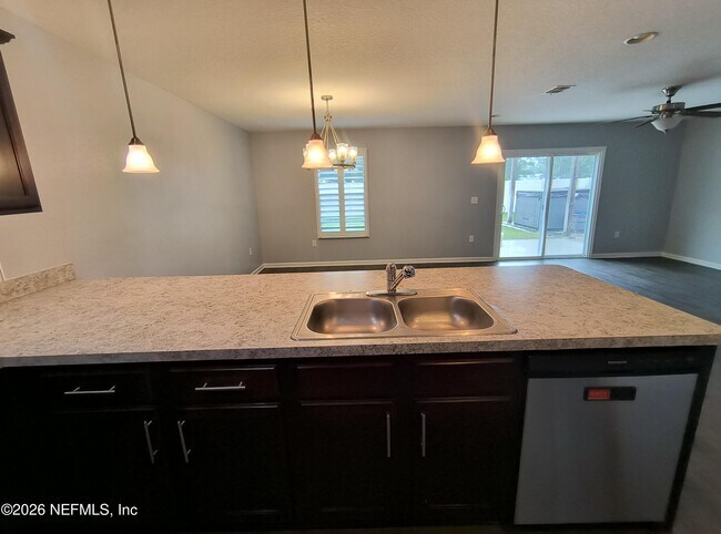 Building Photo - 1211 Sarahs Landing Dr
